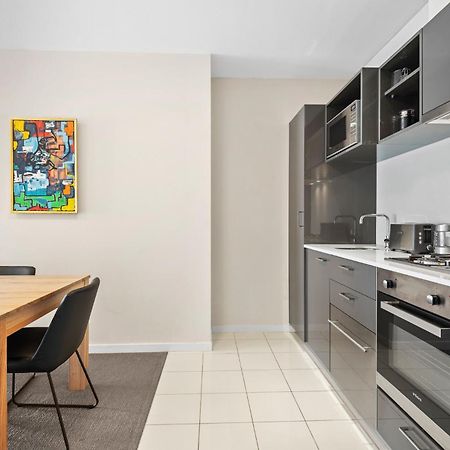 Chic Inner City Convenience, With Secure Parking Melbourne Bagian luar foto
