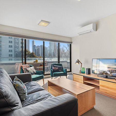 Chic Inner City Convenience, With Secure Parking Melbourne Bagian luar foto