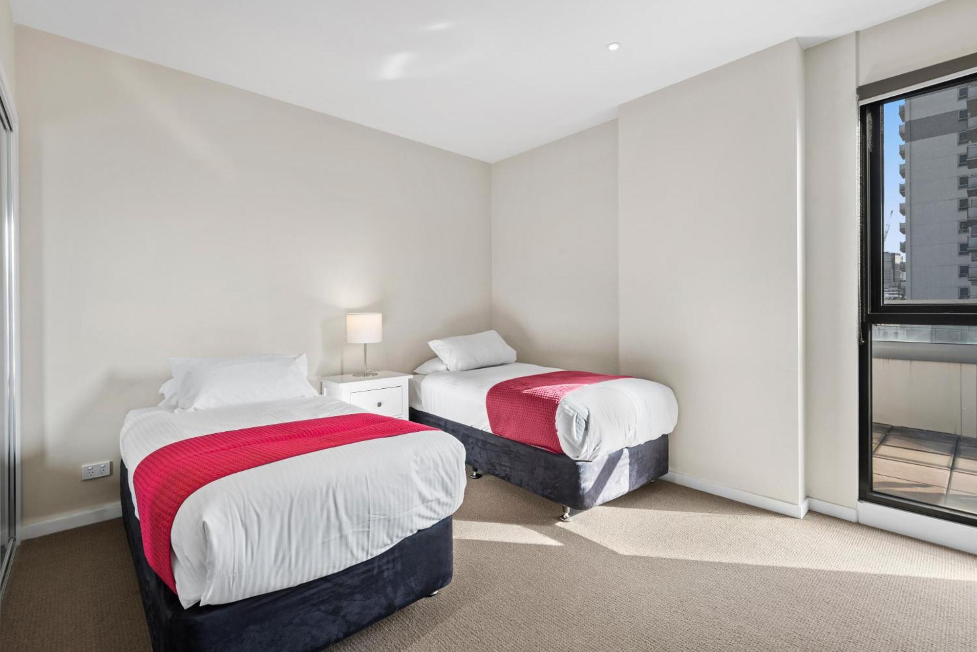 Chic Inner City Convenience, With Secure Parking Melbourne Bagian luar foto