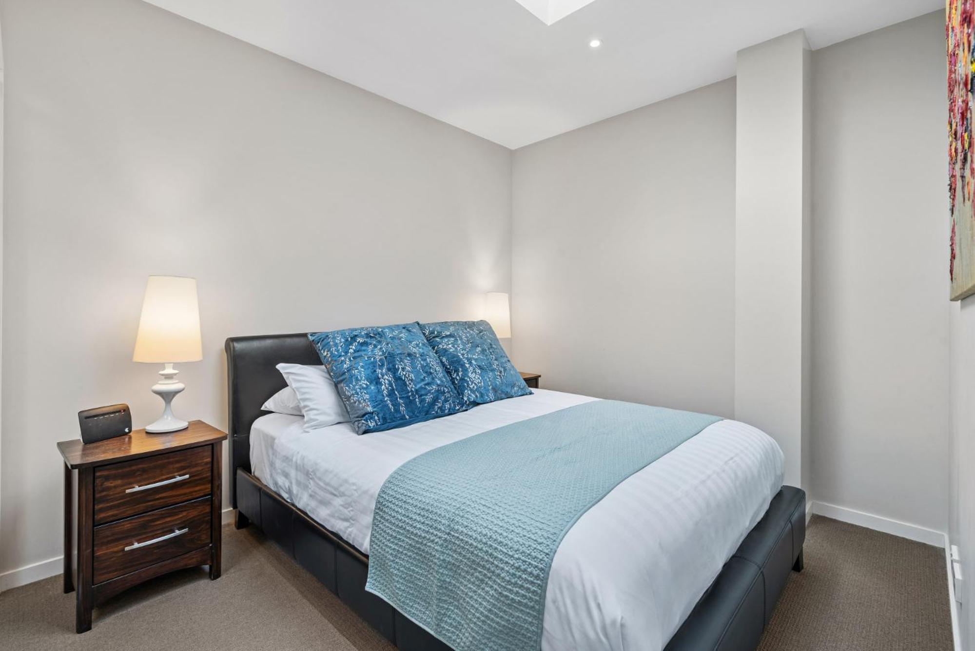 Chic Inner City Convenience, With Secure Parking Melbourne Bagian luar foto