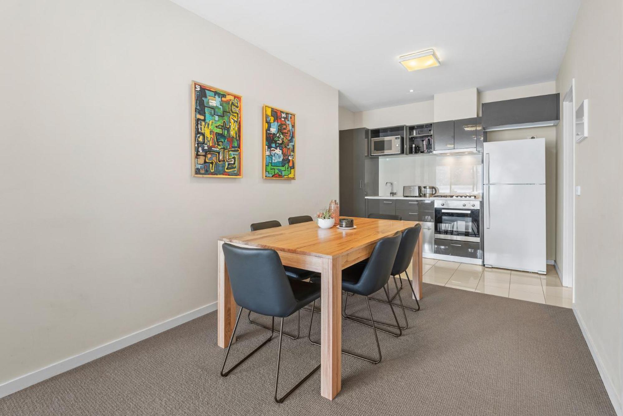 Chic Inner City Convenience, With Secure Parking Melbourne Bagian luar foto