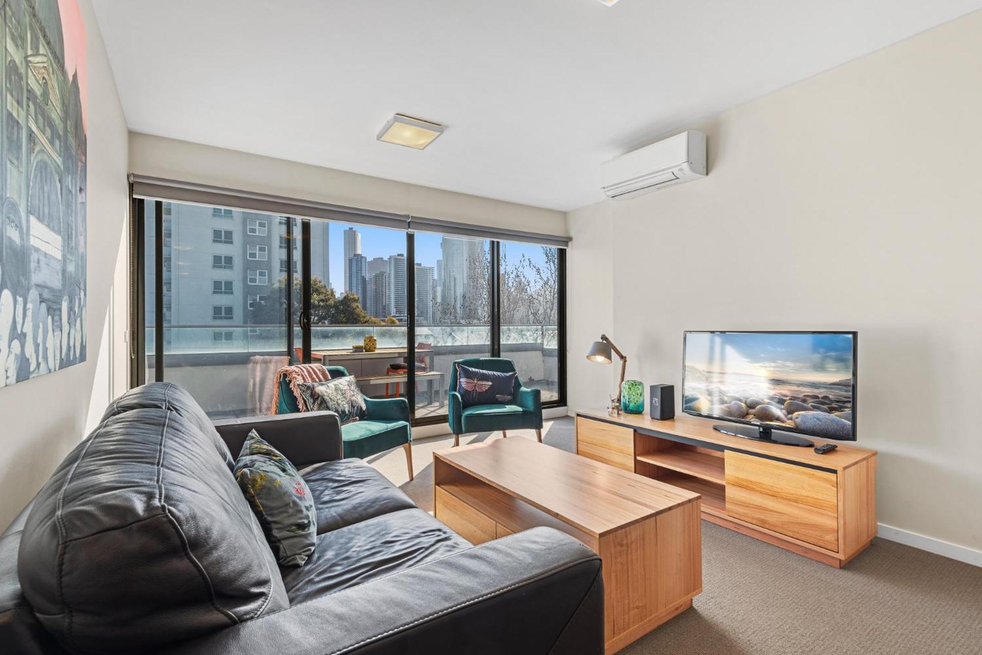 Chic Inner City Convenience, With Secure Parking Melbourne Bagian luar foto